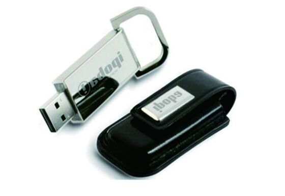 Oem 가죽 USB 플래시 드라이브 기업 선물 및 이벤트에 이상적인 브라운 컬러의 세련되고 내구성이 뛰어난 휴대용 스토리지 솔루션