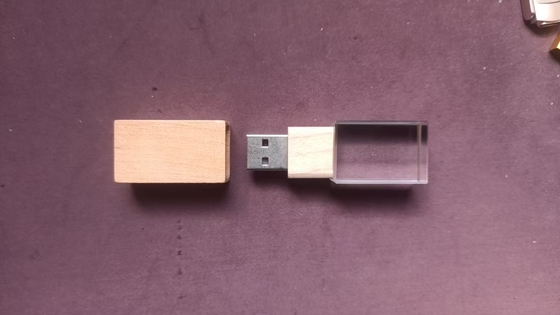 레이저 로고 옵션과 맞춤형 크리스탈 USB 스틱 -50°C 80°C 환경 온도