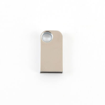 구멍이 있는 미니 USB 플래시 드라이브는 열쇠 고리를 넣을 수 있습니다. 금속 USB 플래시 드라이브는 레이저 로고를 사용자 정의할 수 있습니다.