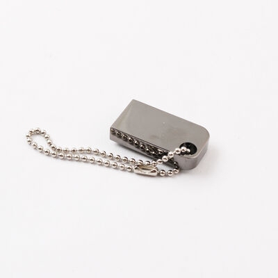 구멍이 있는 미니 USB 플래시 드라이브는 열쇠 고리를 넣을 수 있습니다. 금속 USB 플래시 드라이브는 레이저 로고를 사용자 정의할 수 있습니다.