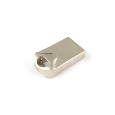 반짝이는 금속 USB 플래시 드라이브가 포함된 은색 빠른 데이터 전송 속도 안전한 데이터 저장에 적합한 내구성 있는 금속 케이스