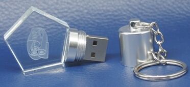 병 모양 크리스탈 USB 플래시 드라이브 3.0 빠른 전송 속도 내구성이 뛰어난 디자인 크리스탈 캔 조각 로고