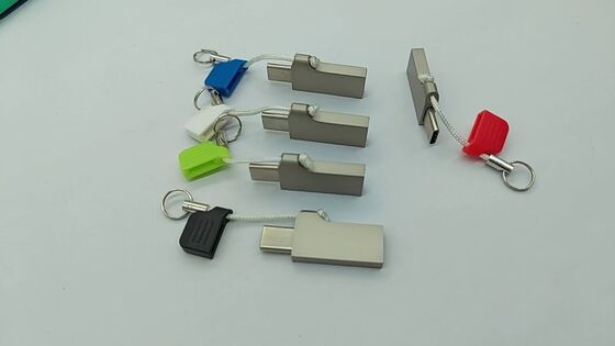 작은 체인 금속 덮개가 있는 USB A가 있는 유형 C USB 플래시 드라이브는 레이저 및 로고 인쇄 빠른 속도 3.2 usb 및 3.1 usb를 사용할 수 있습니다.