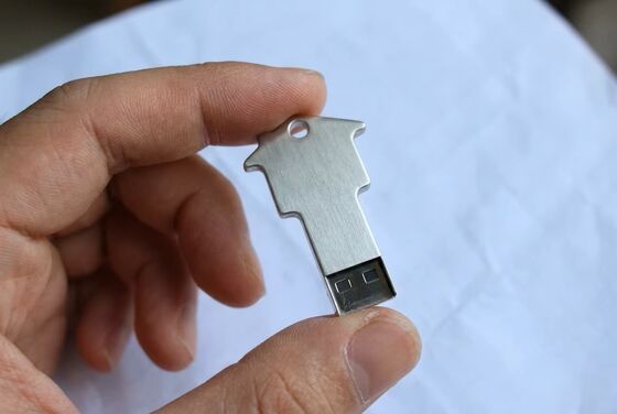 진주 사슬 금속 USB 플래시 드라이브 은 컴팩트 저장 장치 운영 온도 마이너스 50에서 플러스 80도 비즈니스에 이상적입니다