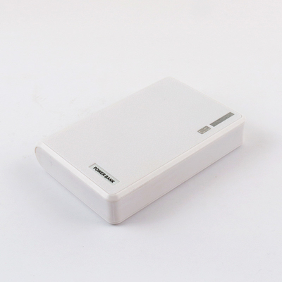 케이블을 가진 5000MAH 플라스틱 이동할 수 있는 힘 은행에 의하여 주문을 받아서 만들어지는 로고