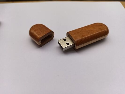 내부 모양은 USB 모양과 일치합니다. 나무 USB 3.0 USB 스틱, USB 2.0 및 USB 3.0 인터페이스 제공, 세련되고 기능적인 디자인